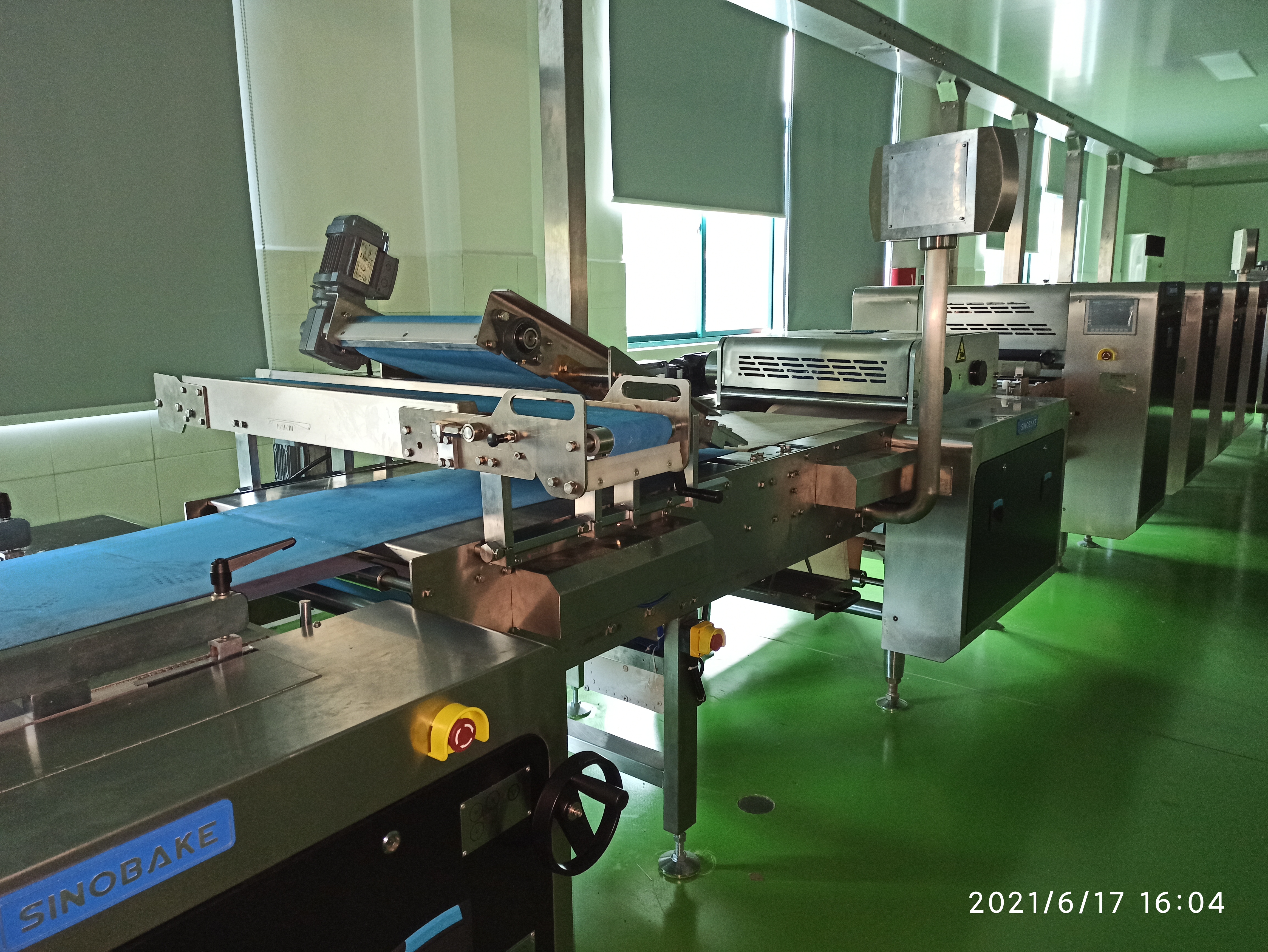 Fully automatic complete biscuit line for laminated soda crackers